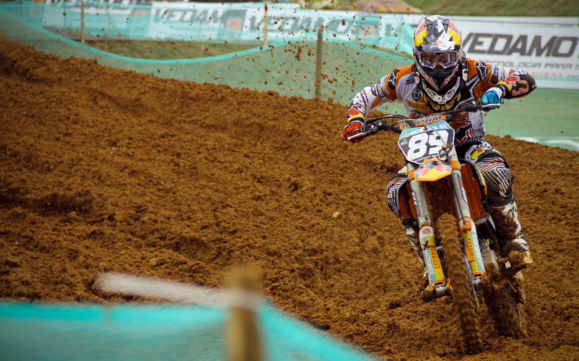 瑞士球员用滑雪动作过人,解说员笑出声,瑞士滑雪的基本概况